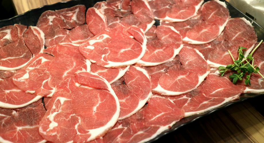 La carne roja, uno de los alimentos que provocan el acné
